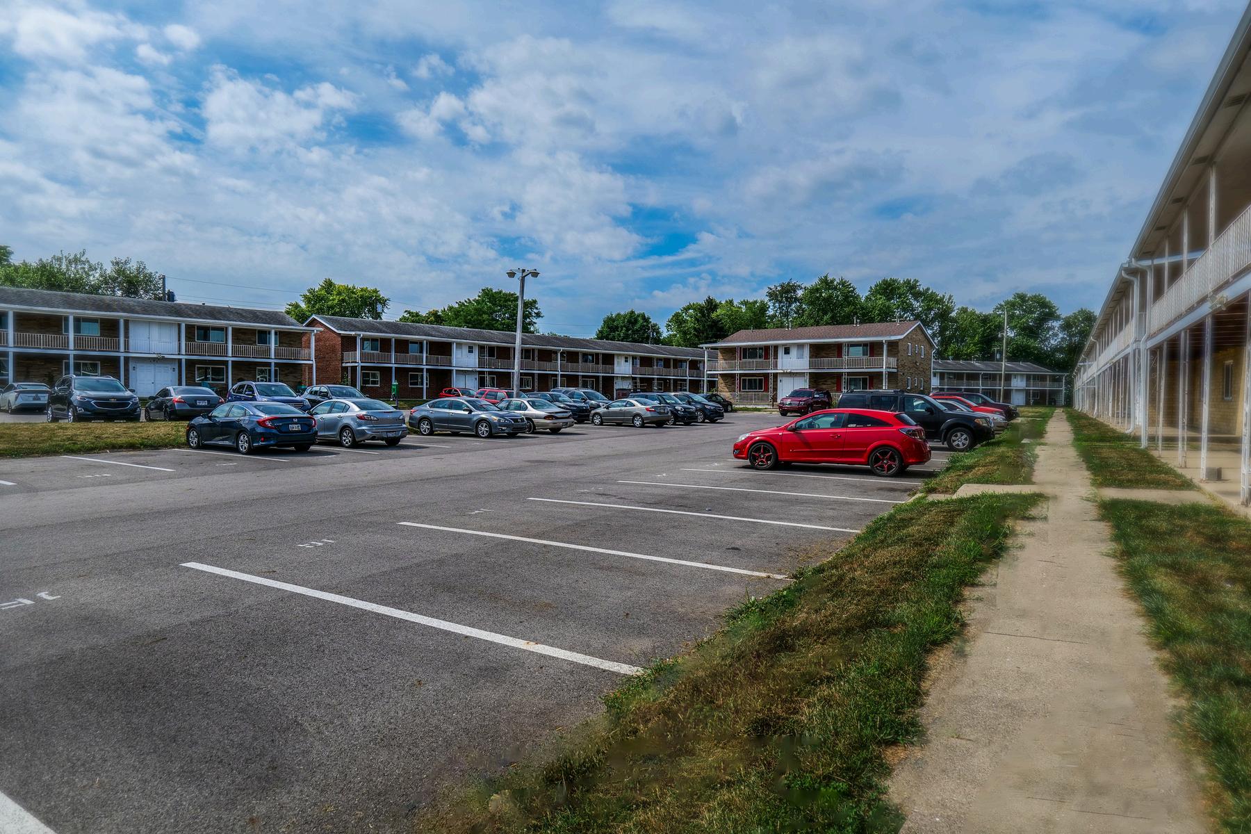 Garland Court Apartments - Photo 3